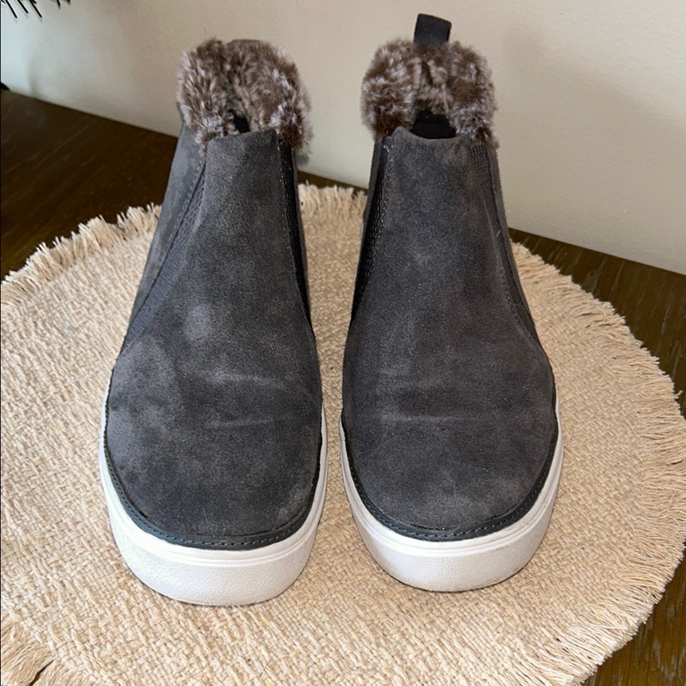 Tom’s Brynn Gray Suede Fur-Lined Slip-On Sneakers